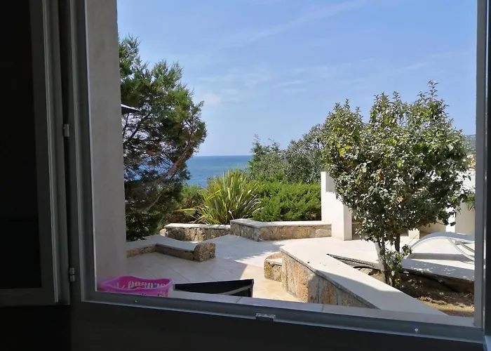 Pied Dans L Eau Et Vue Magnifique アパート サルテーヌ